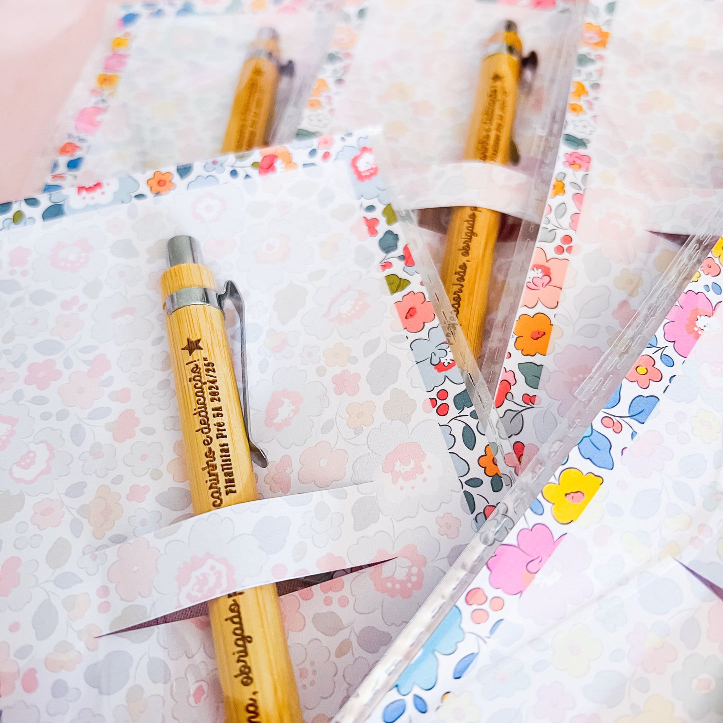 Caneta Personalizada para Professores com Embalagem Floral