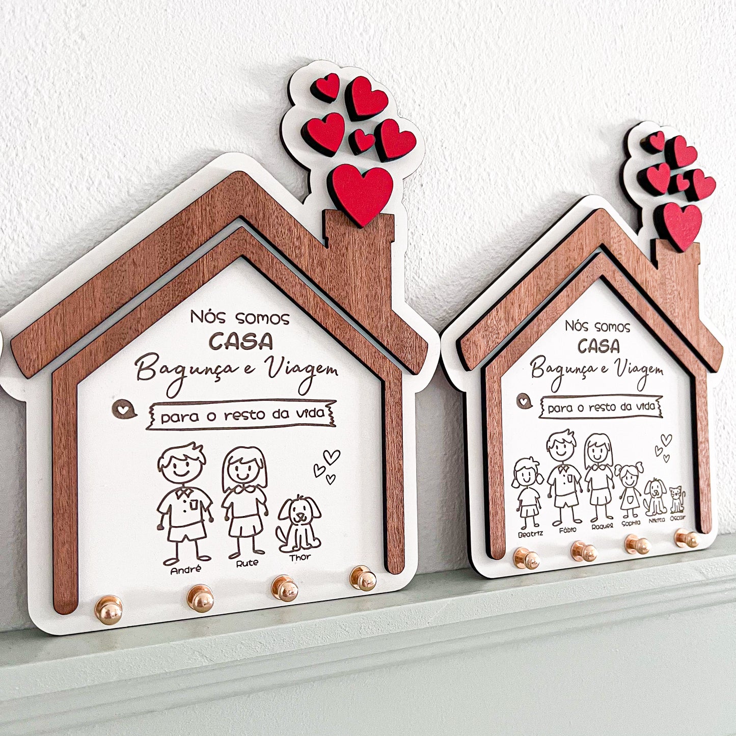 Chaveiro de Parede Casinha “ Nós somos casa bagunça e viagem…”