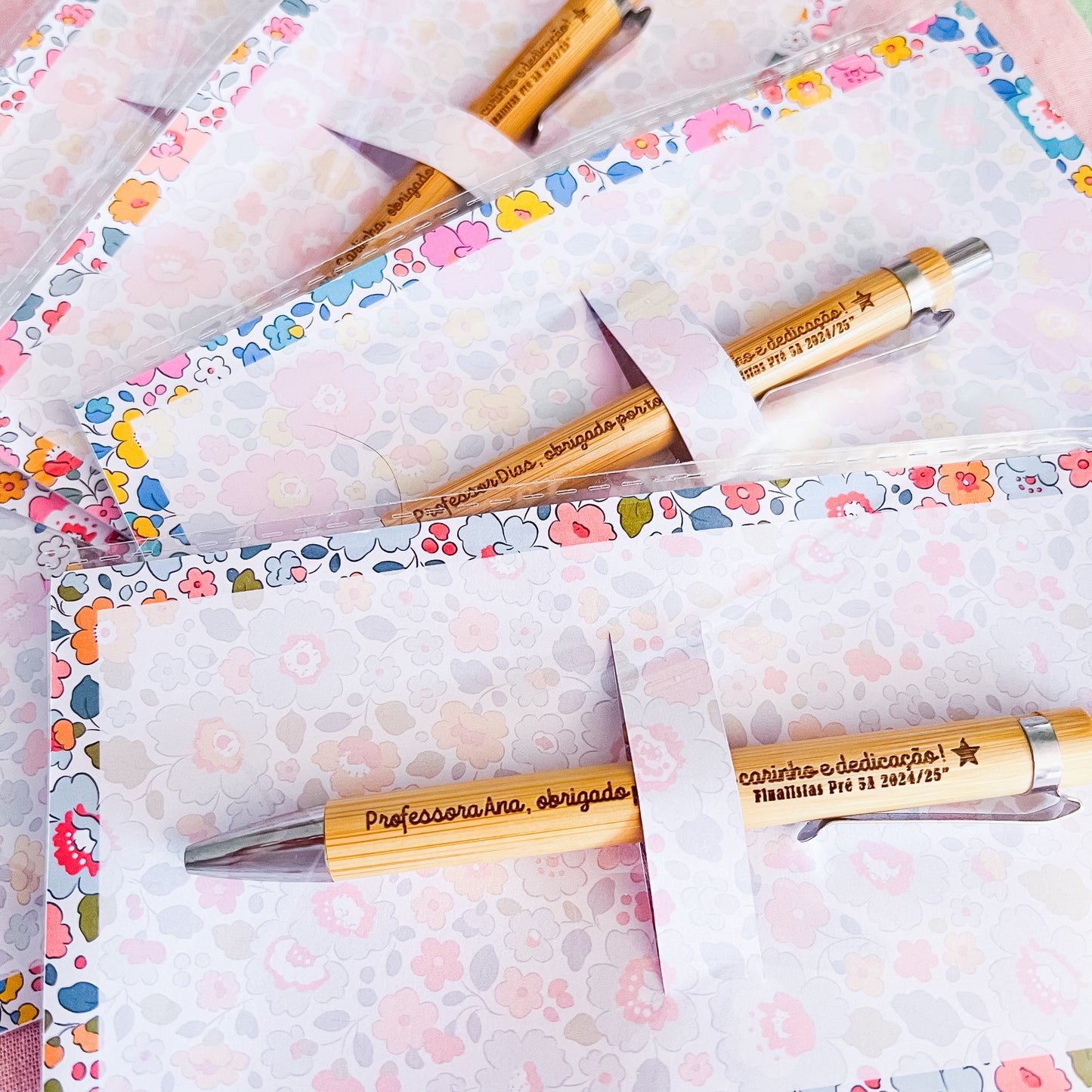 Caneta Personalizada para Professores com Embalagem Floral