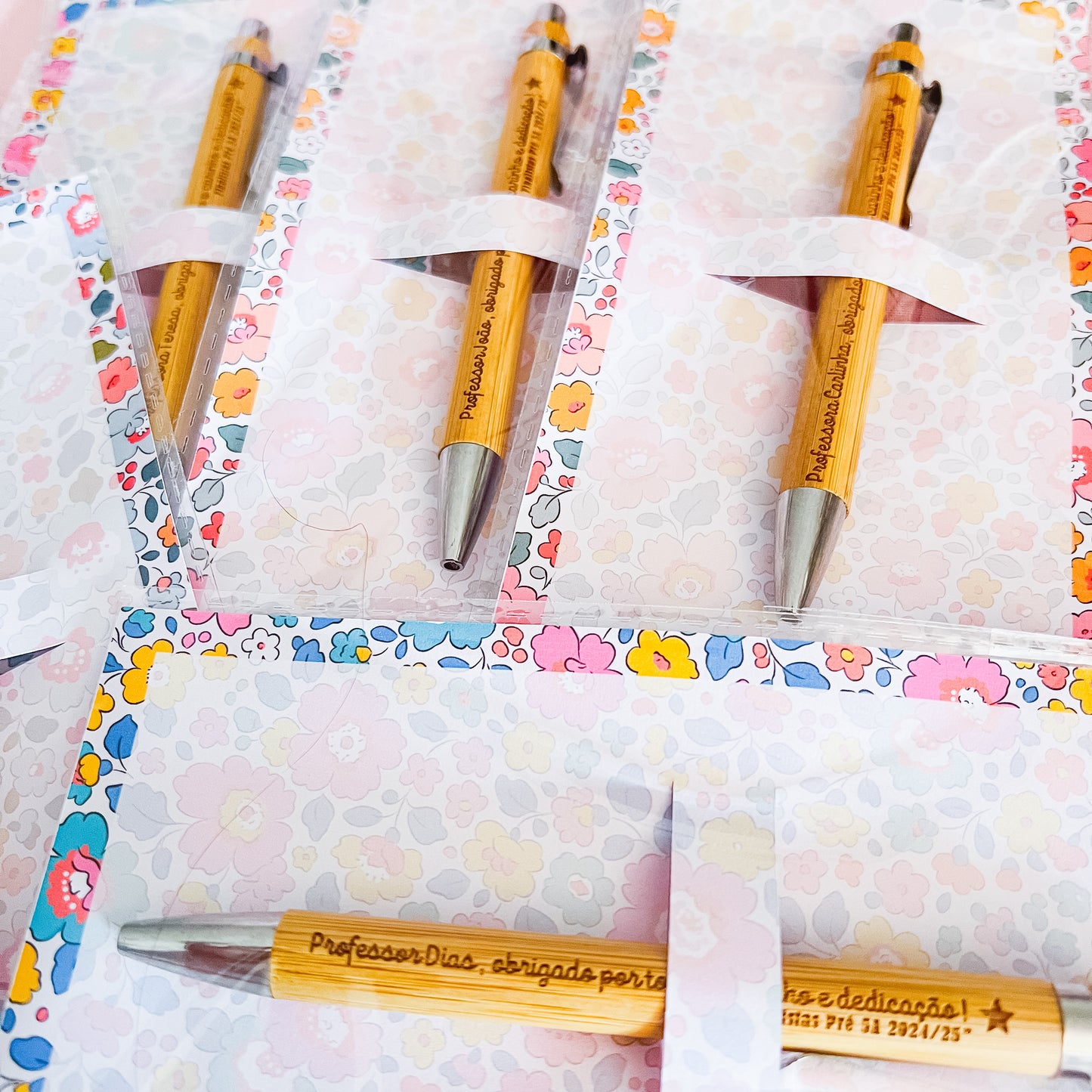 Caneta Personalizada para Professores com Embalagem Floral