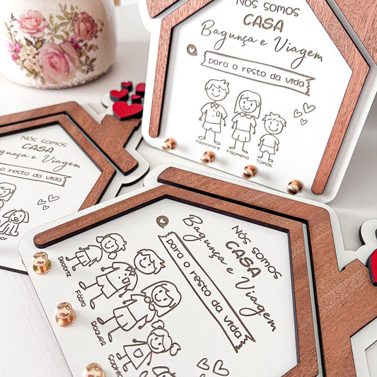 Chaveiro de Parede Casinha “ Nós somos casa bagunça e viagem…”