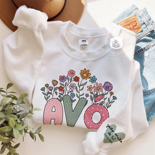 Sweatshirt Floral Personalizada com Nome e Coração na Manga
