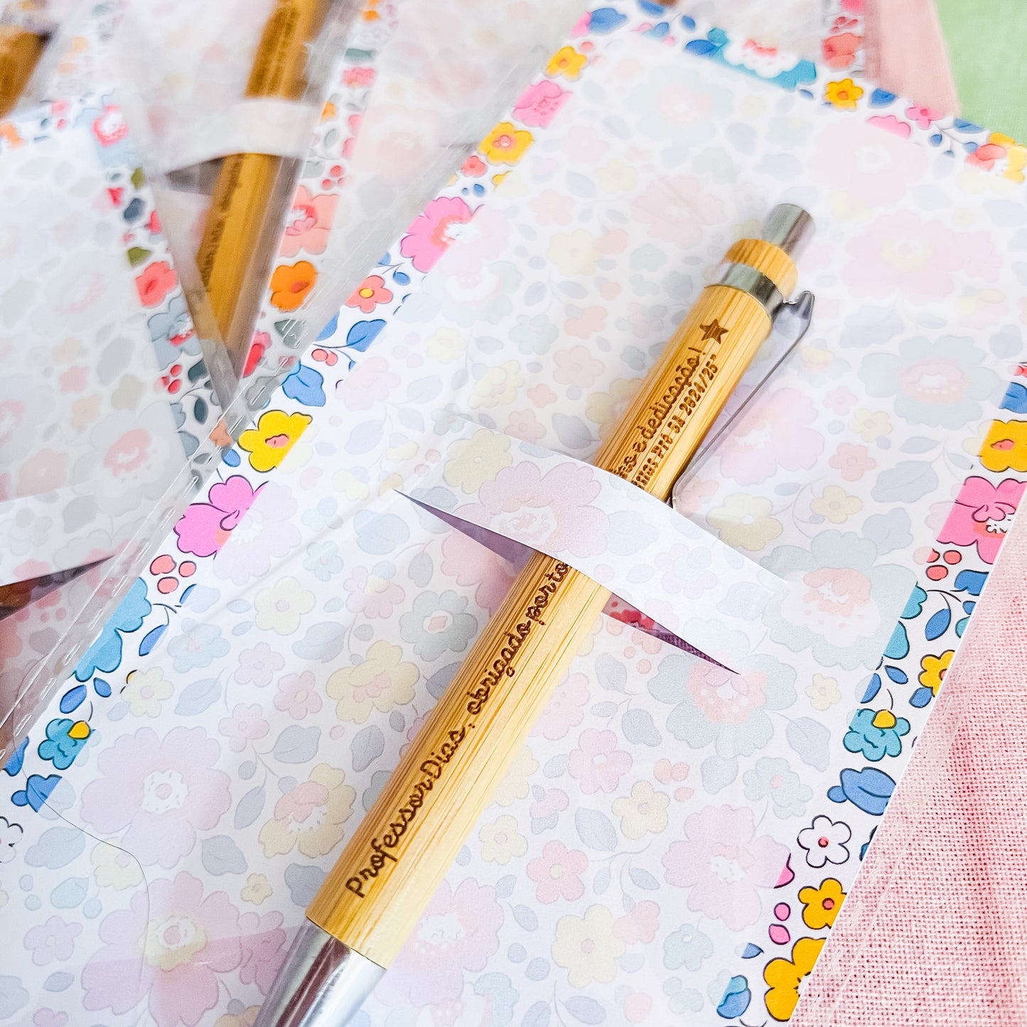 Caneta Personalizada para Professores com Embalagem Floral