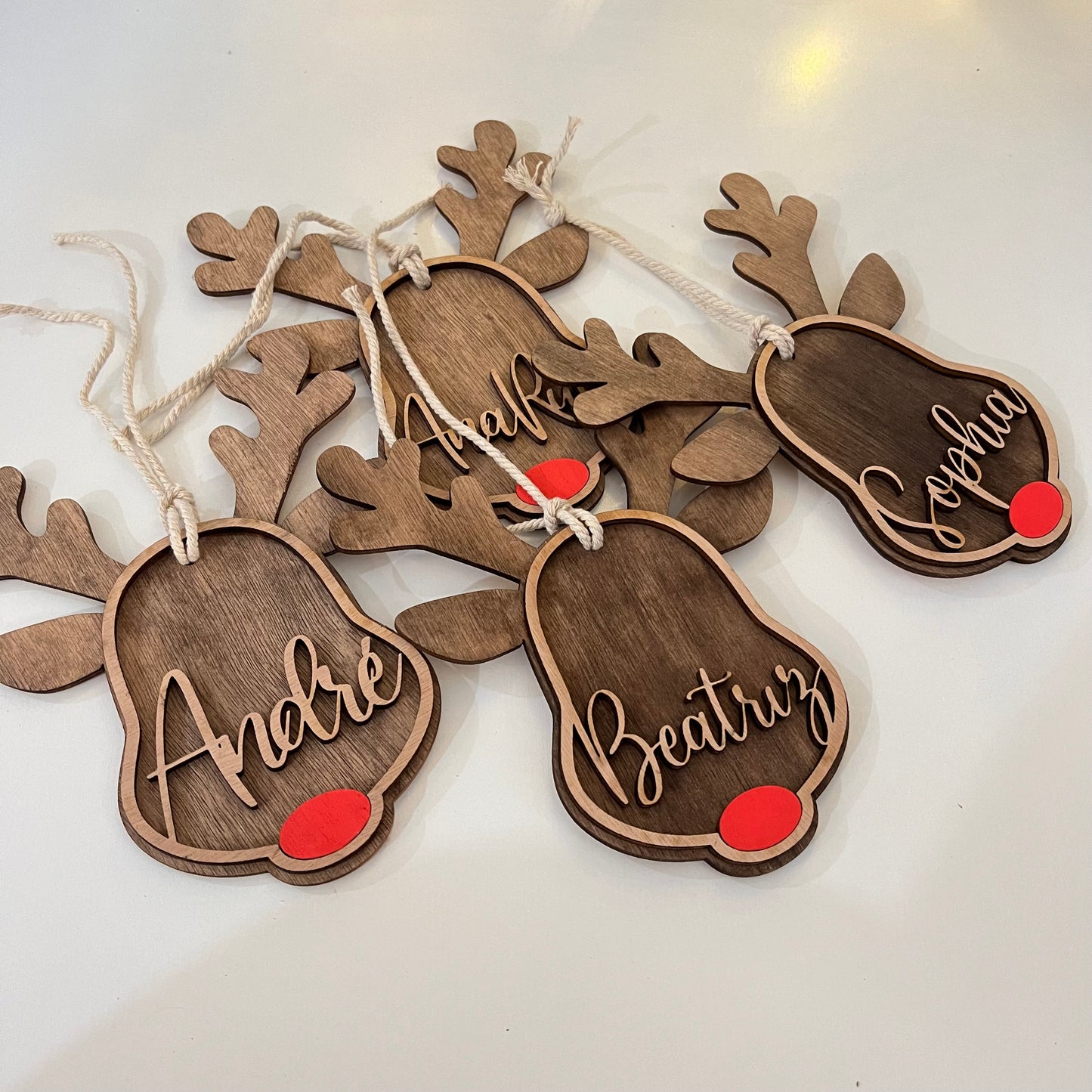 Enfeite de Natal personalizado em madeira com nome “Rudolfo”