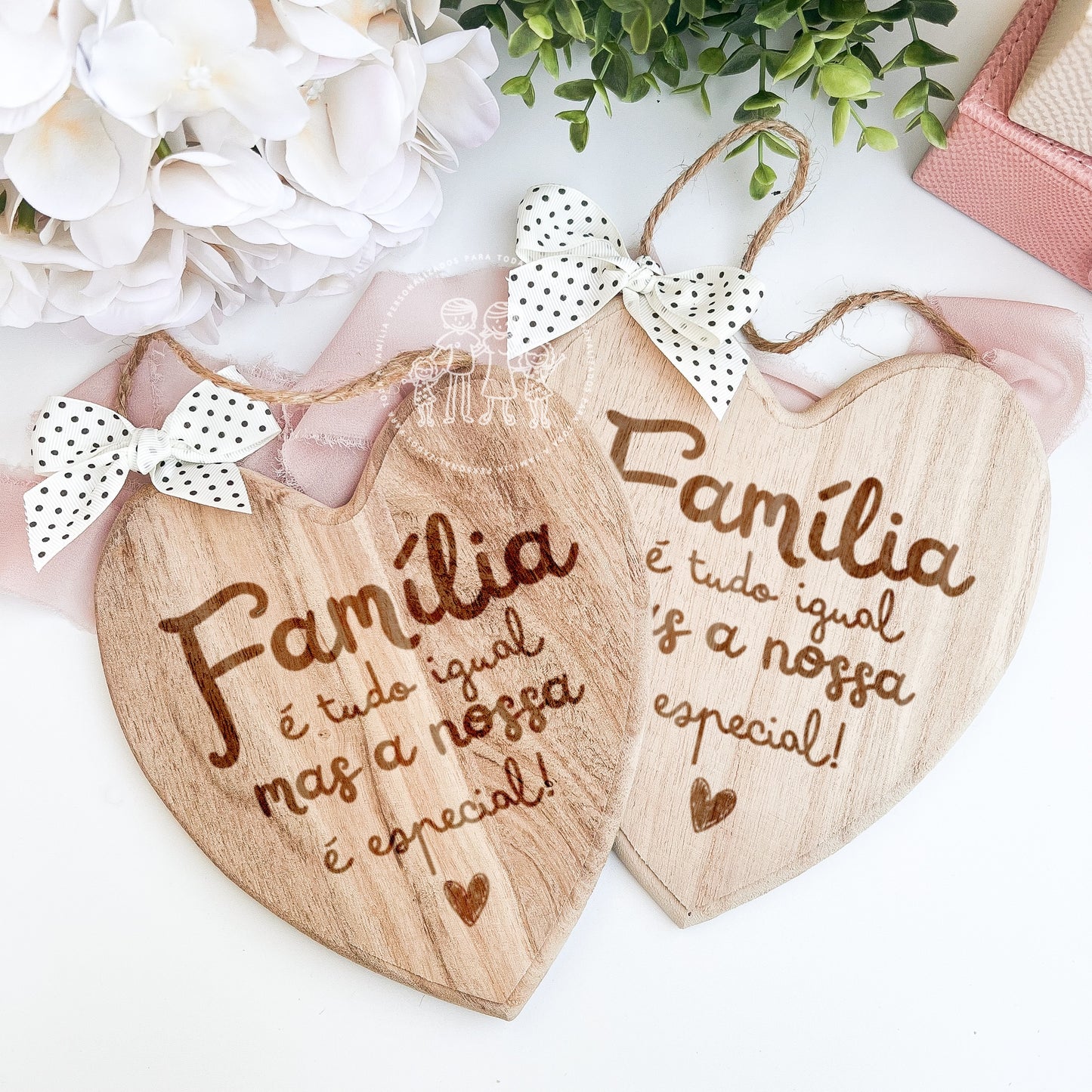 Placa decorativa para parede em forma de coração “Família Especial”