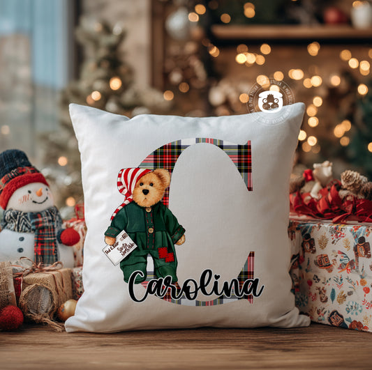 Almofada de Natal Personalizada com Inicial e Ursinho – Nome Personalizado