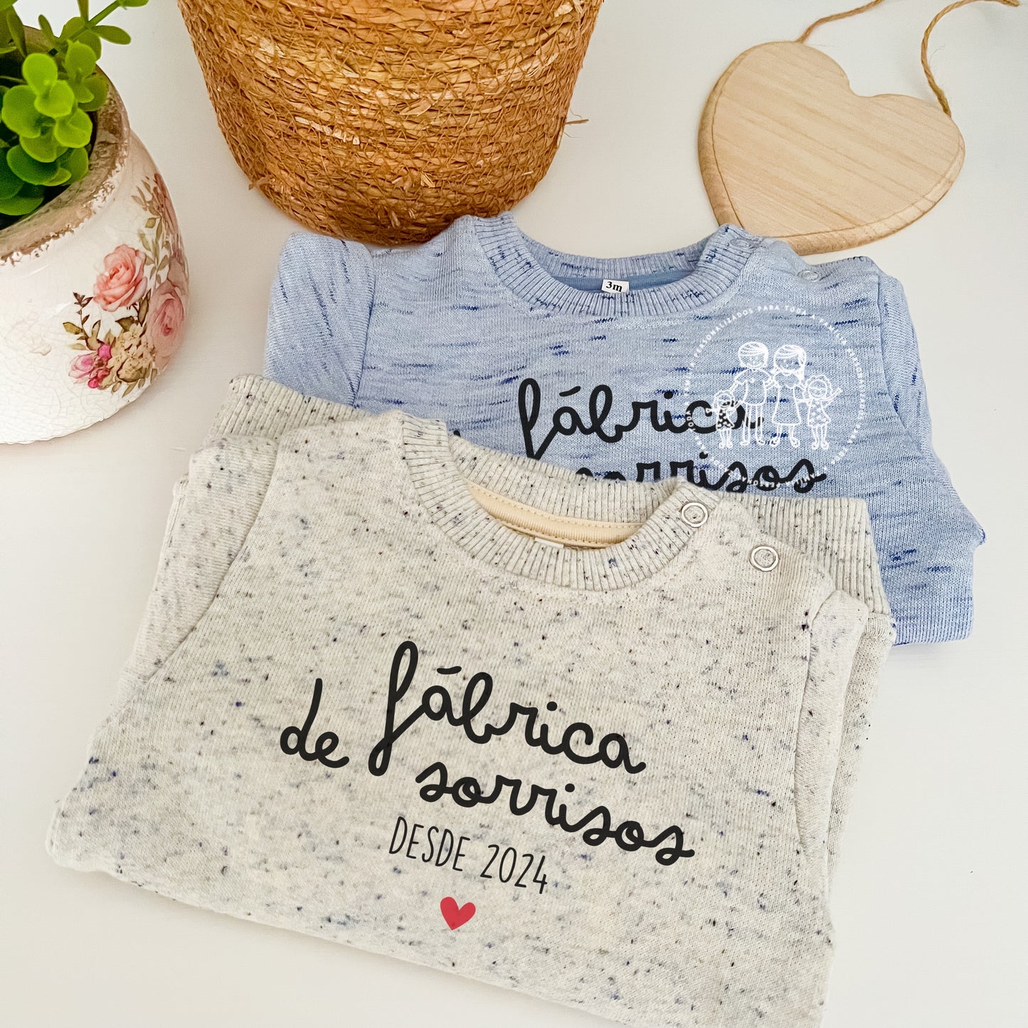 Sweatshirt bebé menino “Fábrica de sorrisos desde…”