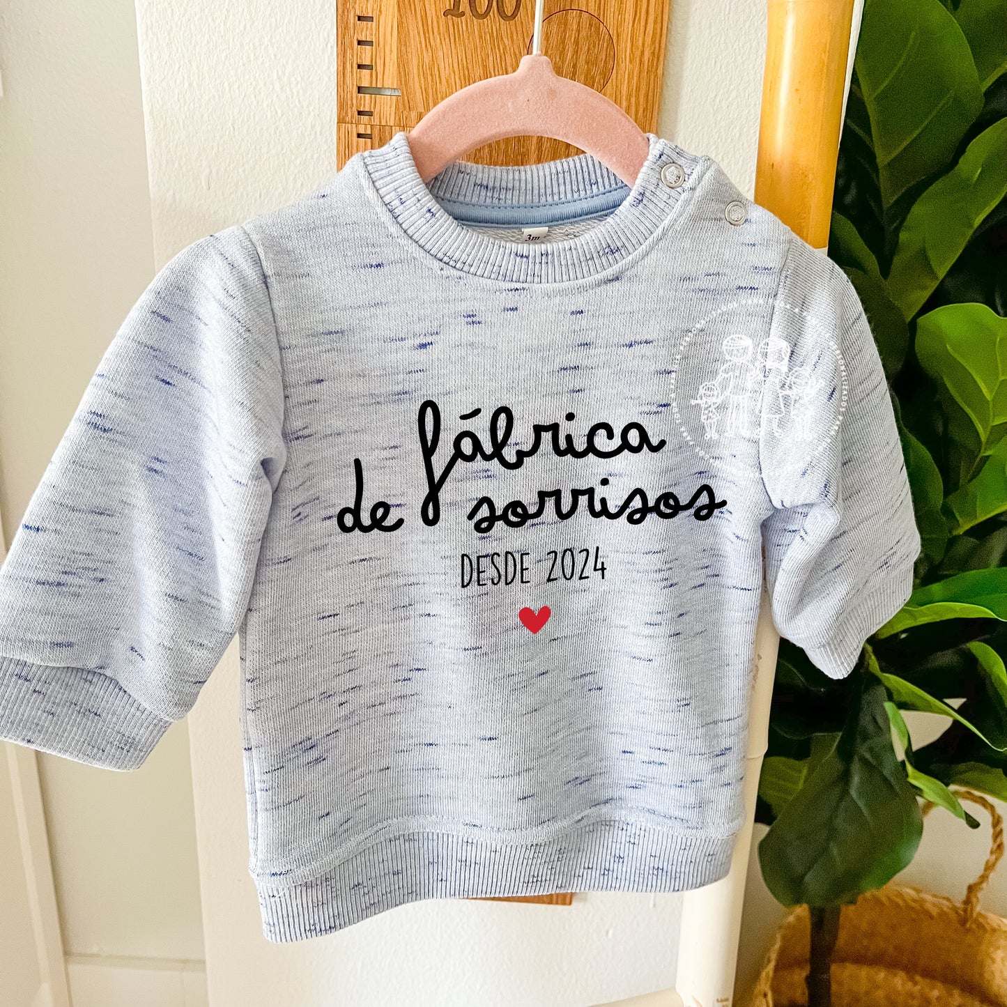 Sweatshirt bebé menino “Fábrica de sorrisos desde…”