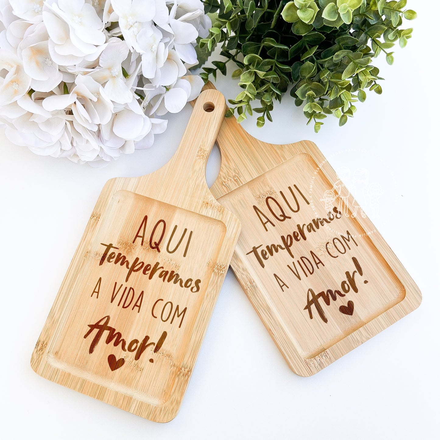 Tábua de cozinha personalizada “Aqui temperamos a vida com Amor”