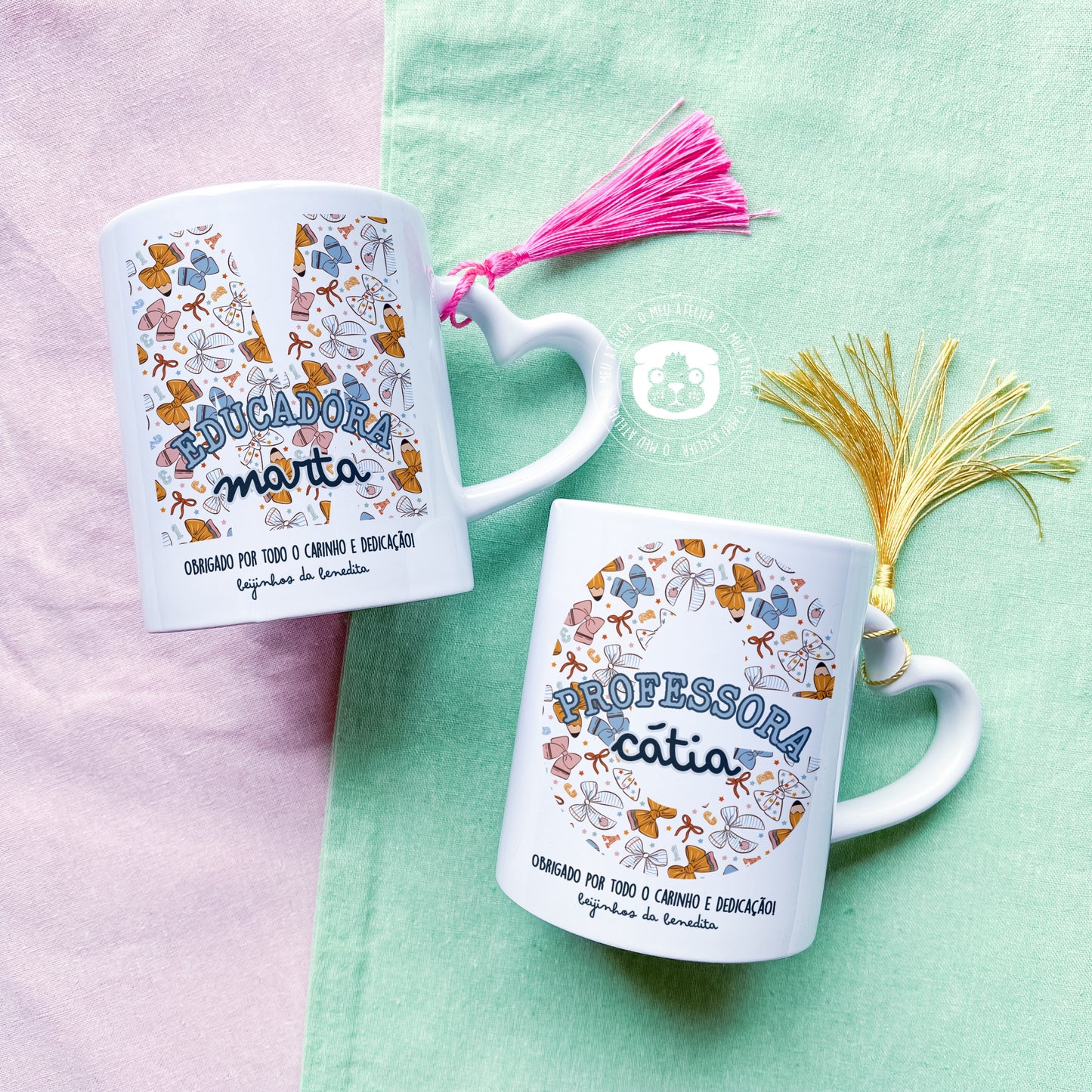 Caneca Personalizada com Pega em Forma de Coração - Professoras, Educadoras e Auxiliares