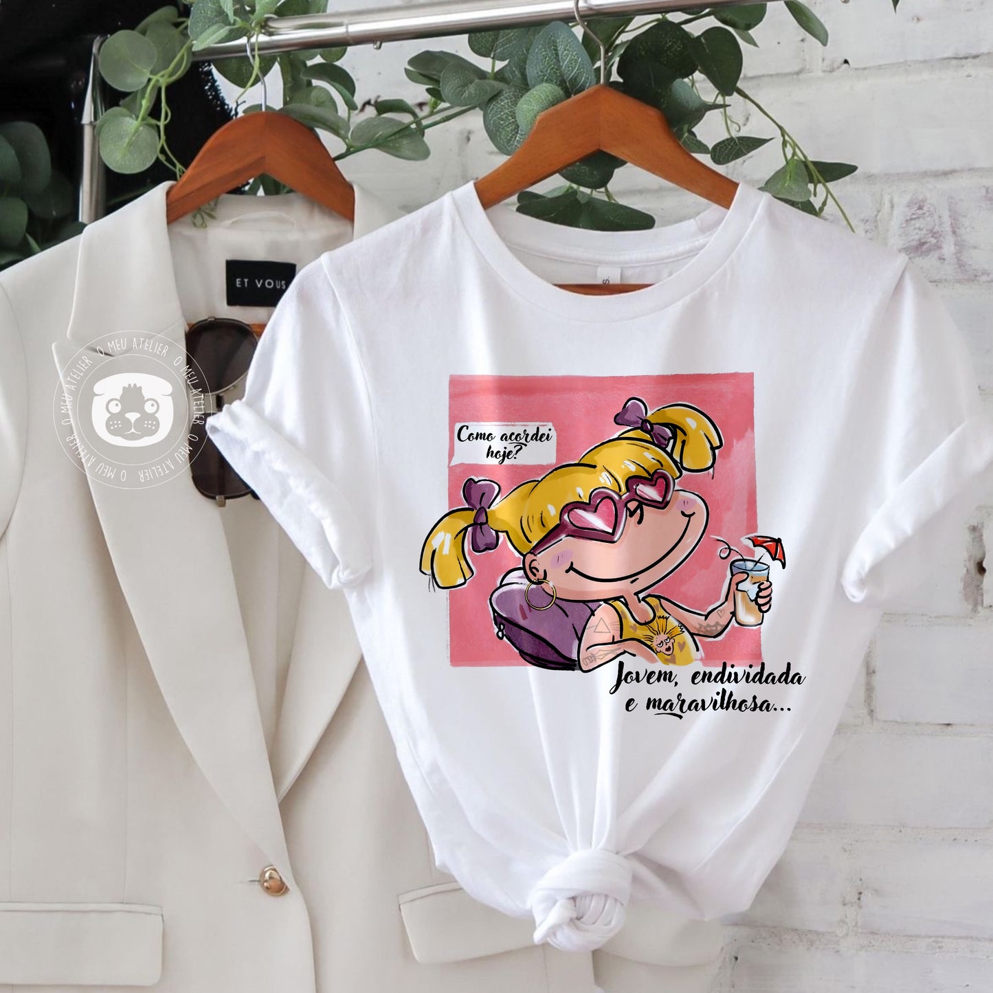 T-shirt Personalizada “Jovem, endividada e maravilhosa”