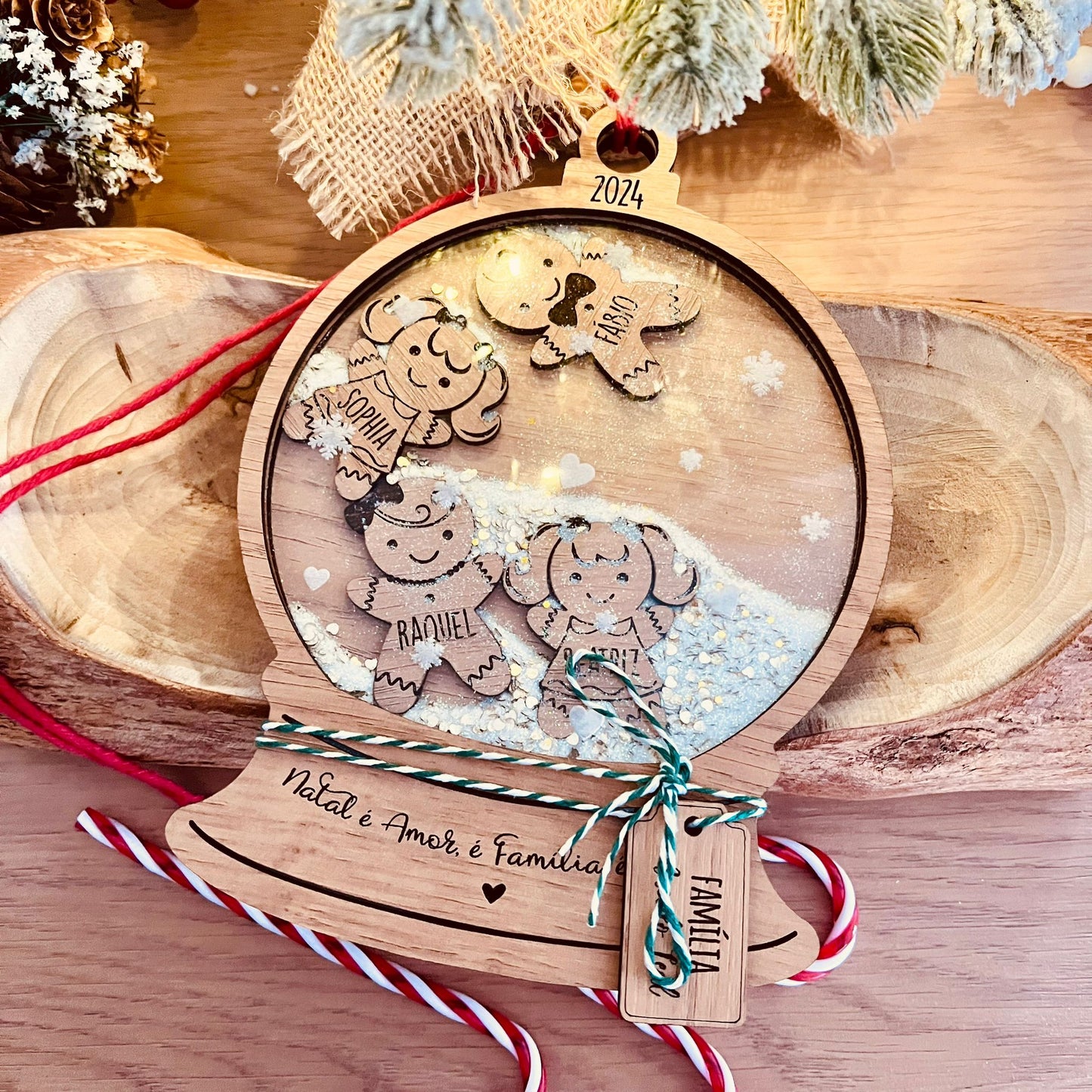 Enfeite de Natal Globo Shaker "Família de bolachas"