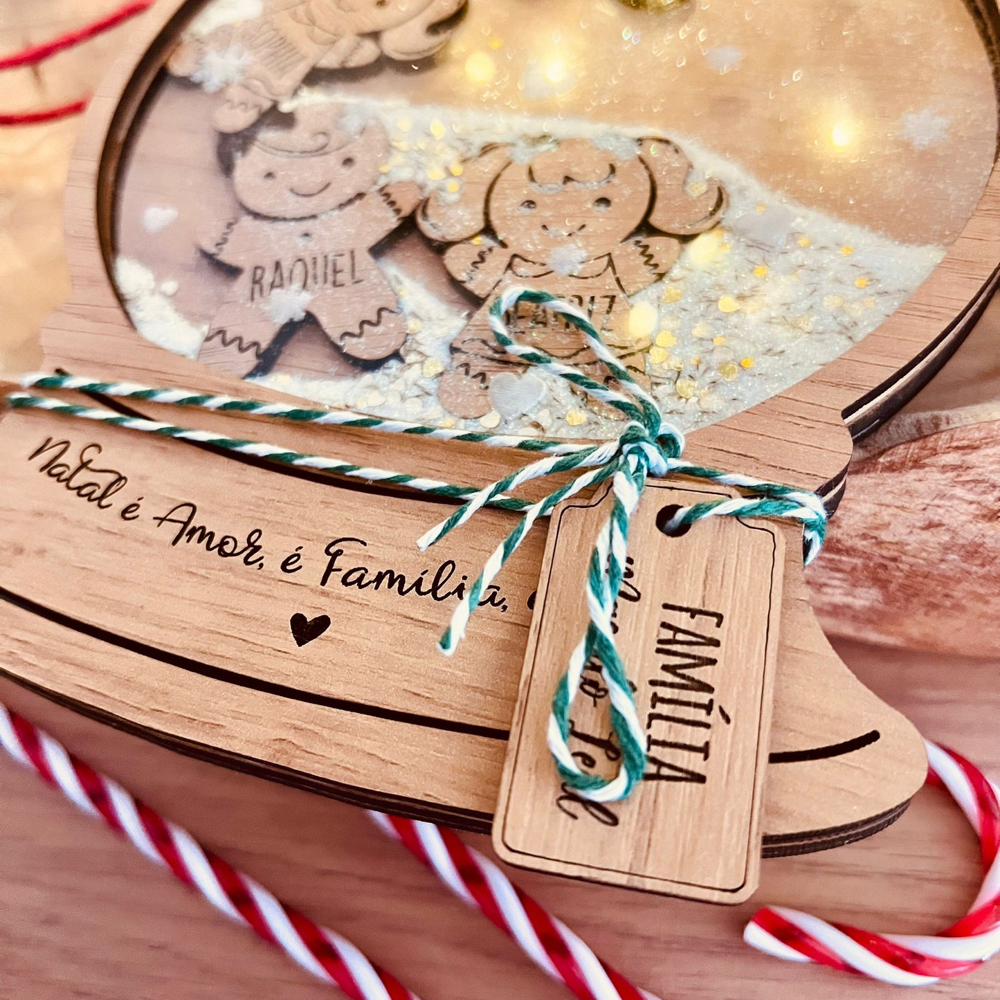 Enfeite de Natal Globo Shaker "Família de bolachas"