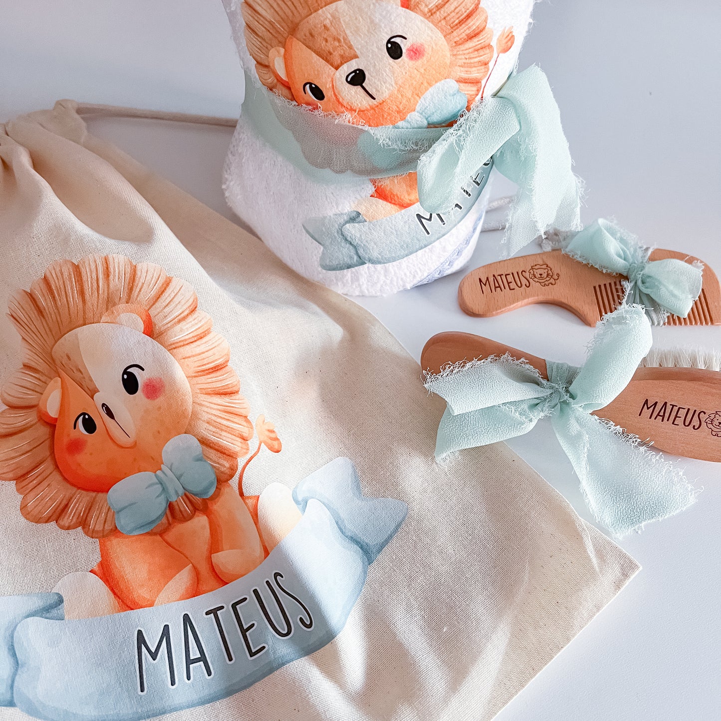 Kit Presente Personalizado Leão – Toalha, Saco, Escova e Pente com Nome