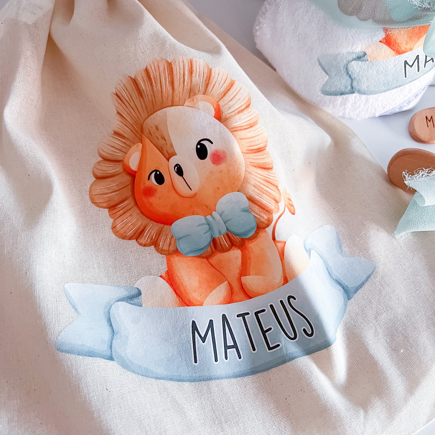 Kit Presente Personalizado Leão – Toalha, Saco, Escova e Pente com Nome