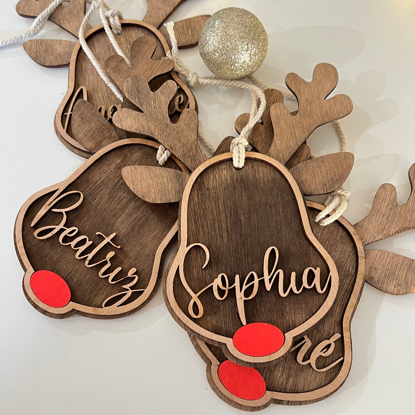 Enfeite de Natal personalizado em madeira com nome “Rudolfo”