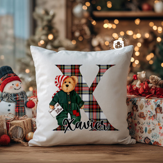 Almofada de Natal Personalizada com Inicial e Ursinho – Nome Personalizado