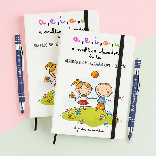 Conjunto “a,e,i,o,u” – Bloco A5 + Caneta Touch | Presente para Educadoras, Professoras ou Auxiliares