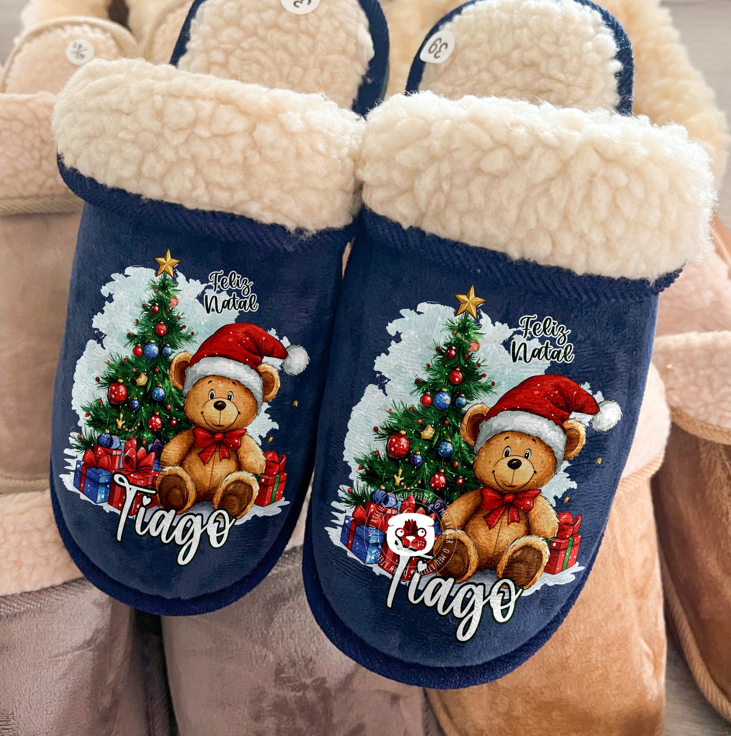 Chinelos de Natal Personalizados com Ursinho – Super Macios e Confortáveis