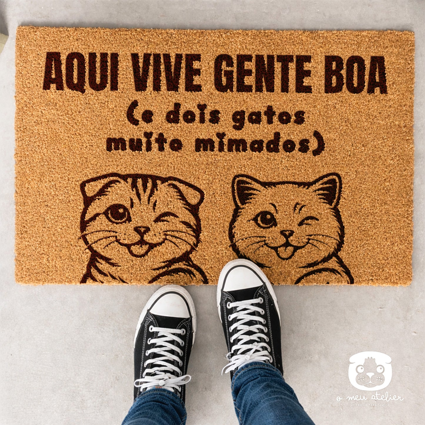 Tapete de entrada personalizado - Gente boa e gatos mimados