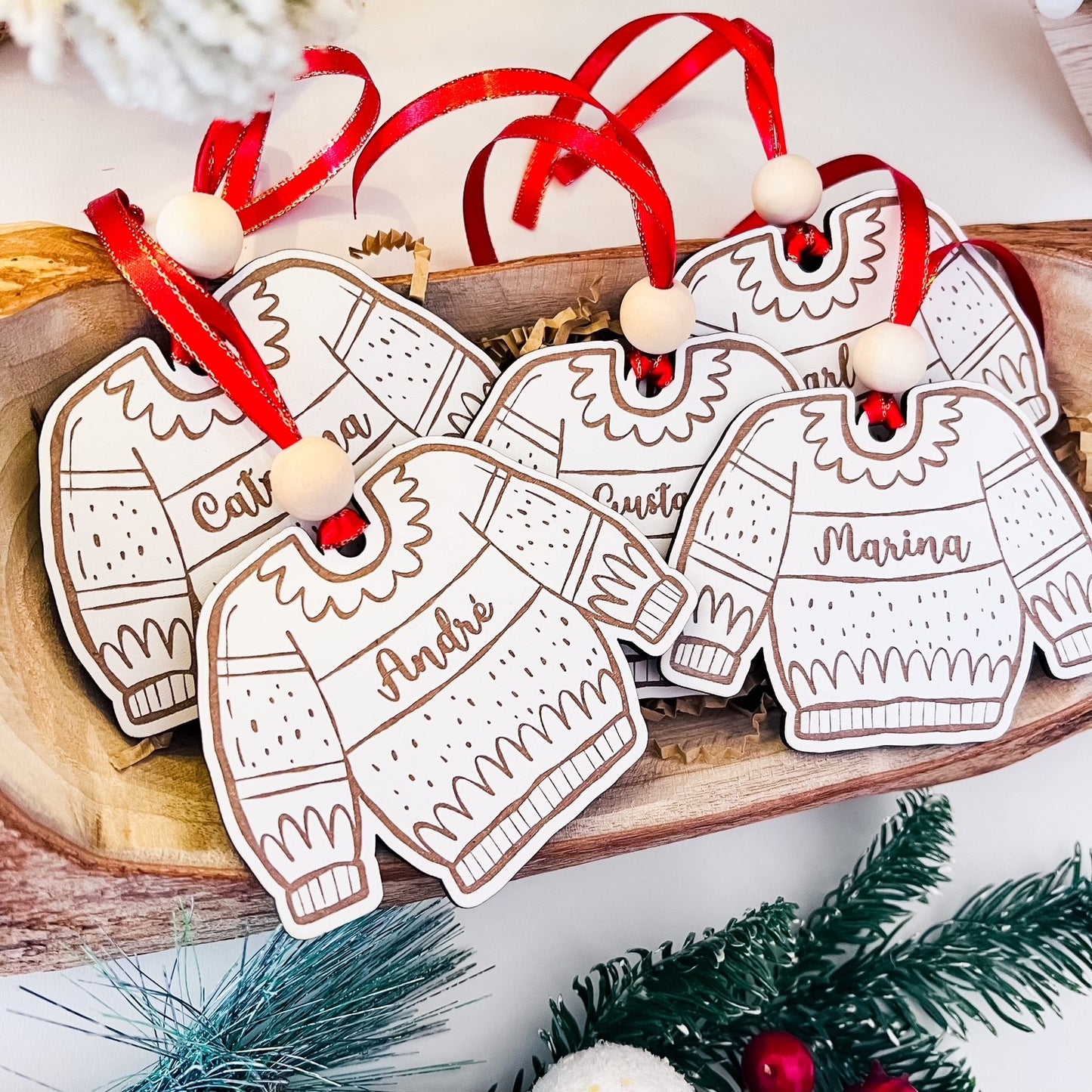 Enfeite de Natal em Madeira Branco Personalizado – Camisola