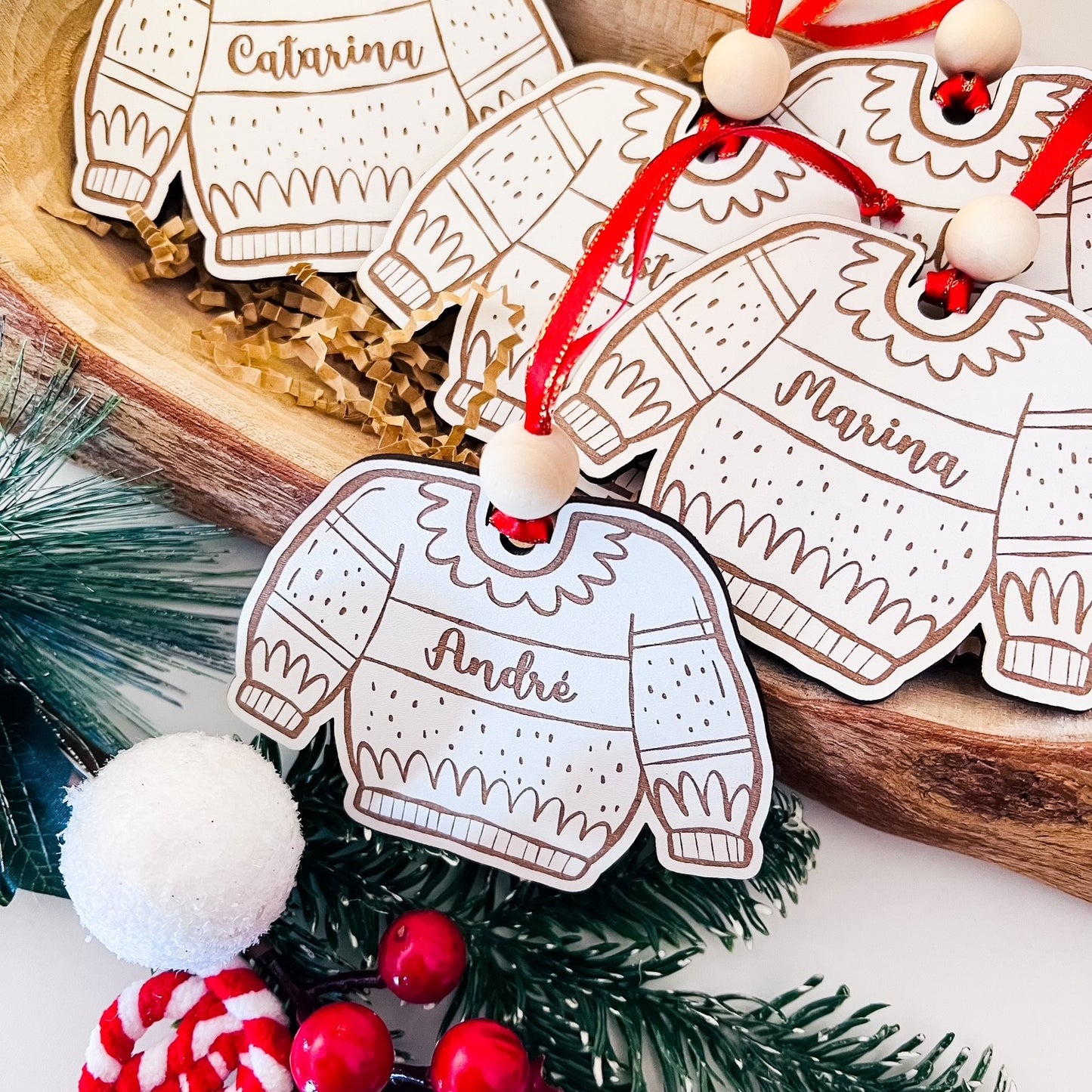 Enfeite de Natal em Madeira Branco Personalizado – Camisola